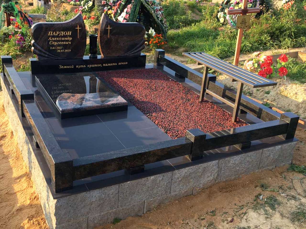 Уход за могилой на кладбище в Витебске